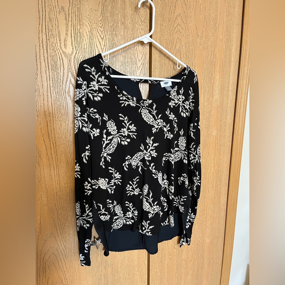 Old Navy-Long Sleeve Blouse Shirt Black and Cream. Size large.